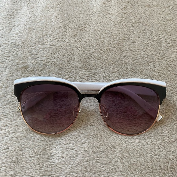 Assorted Sunglasses - Picture 8 of 9